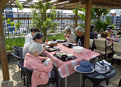 屋上庭園食事会